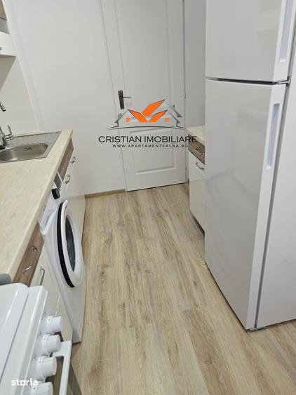 Apartament cu 3 camere semidecomandat în Cetate
