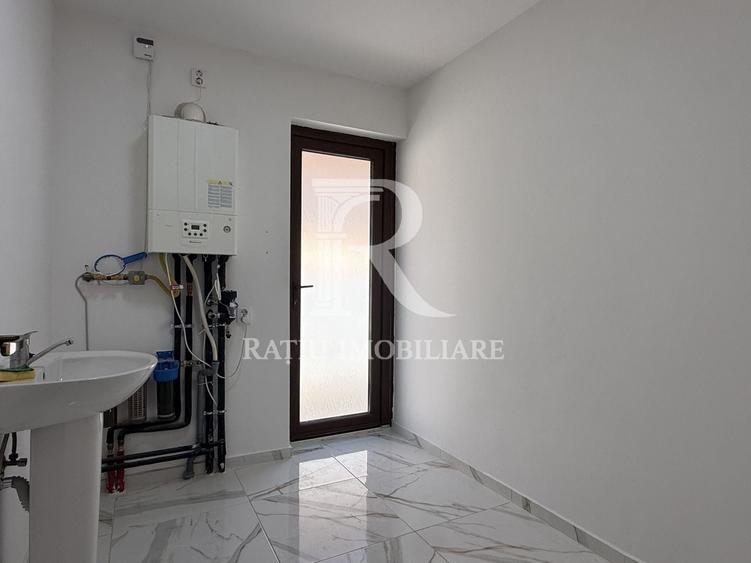 Casă individuală cu 4 camere cu Canalizare în Sântandrei