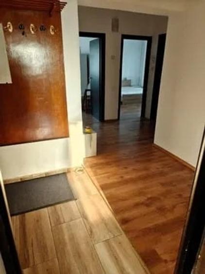 Apartament cu 3 camere decomandat, mobilat în Nicolina