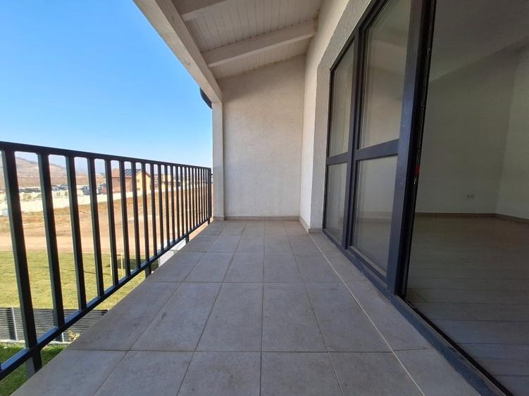 Apartament cu 3 camere decomandat în Sânpetru