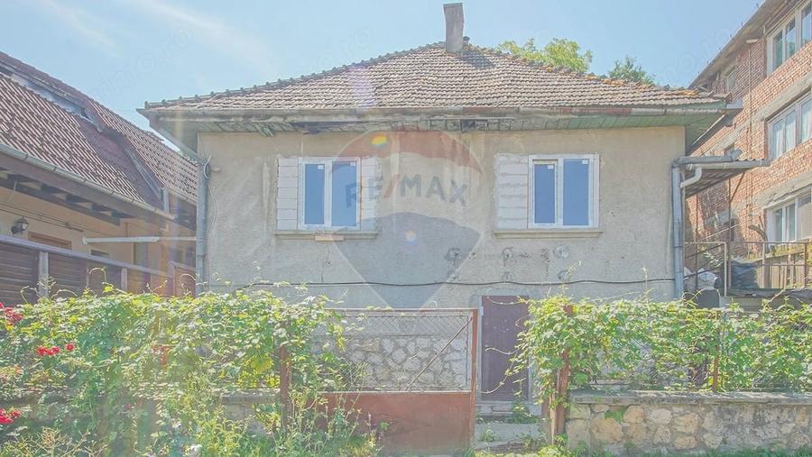 Casa cu poten?ial in Centrul Civic Bra?ov | 4 camere - 1
