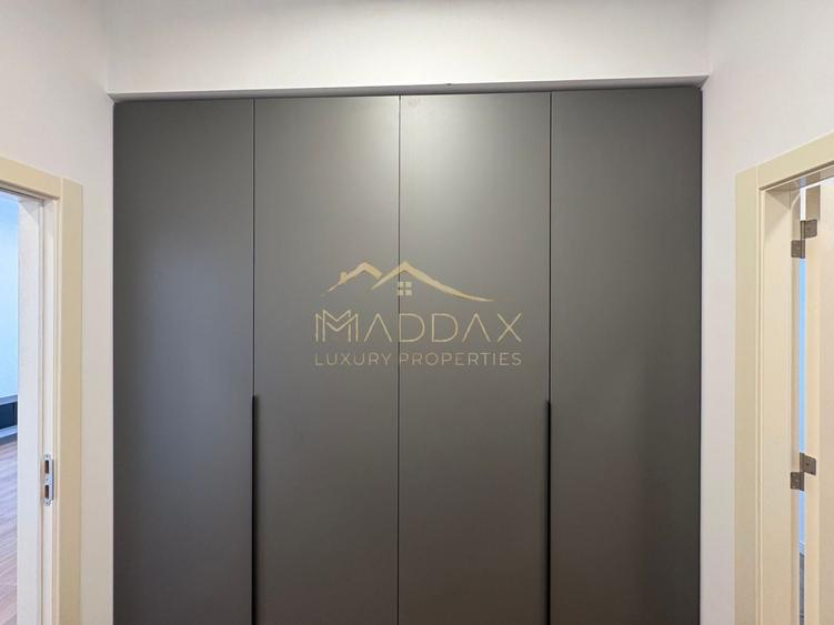 Apartament cu 3 camere semidecomandat, mobilat în Băneasa