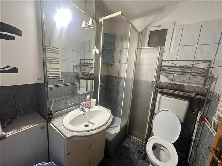 Apartament cu 4 camere decomandat, mobilat în Lipovei