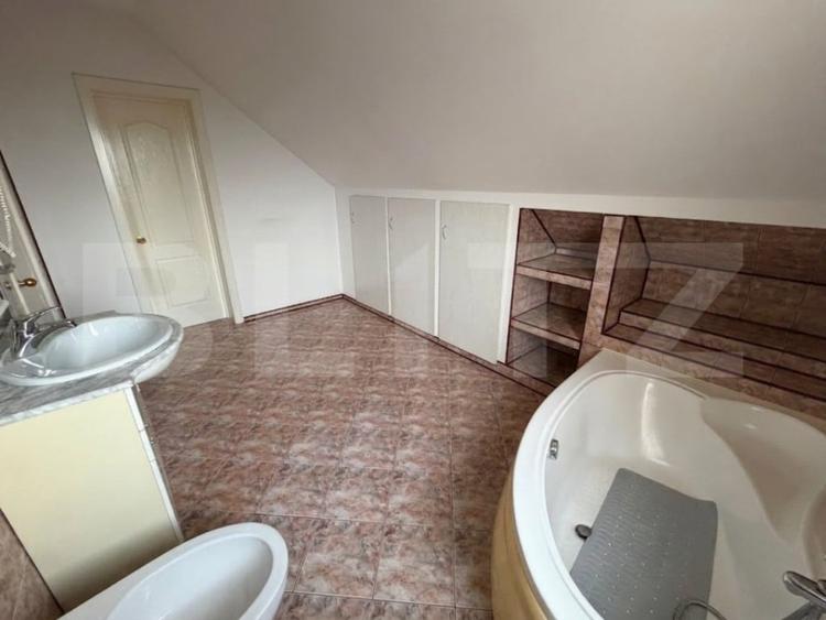 Casă cu 5 camere cu Teren 1800 Mp în Mintia