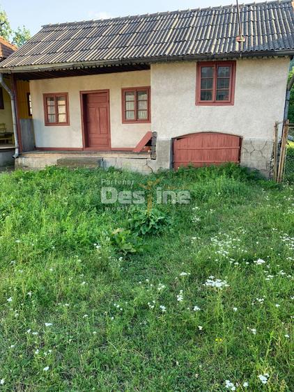 Casă individuală cu 6 camere cu Garaj în Brusturoasa