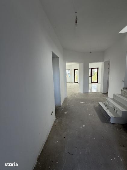 Casă cu 5 camere cu Teren 335 Mp în Central