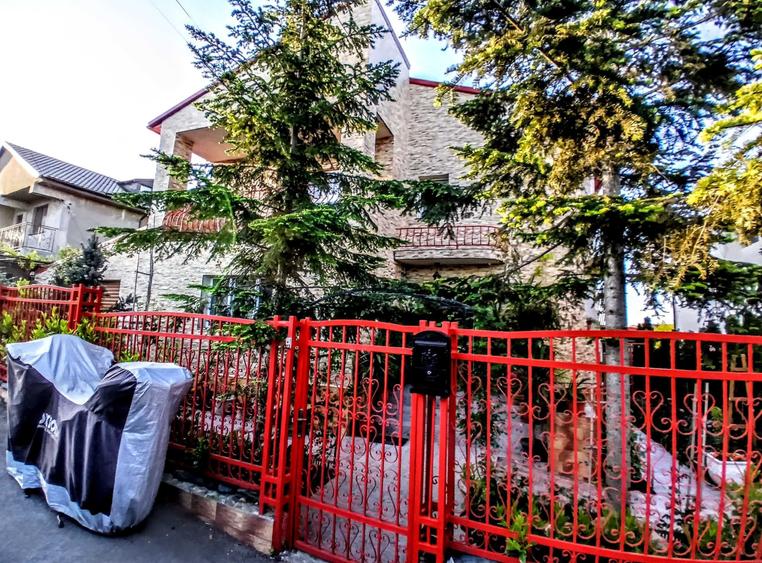 Casă cu 4 camere în Central