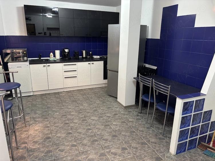 Apartament cu 3 camere semidecomandat, mobilat în Ștefan cel Mare