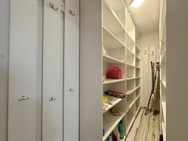 Apartament cu 4 camere decomandat în Avantgarden