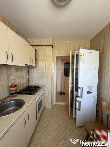Apartament cu 3 camere semidecomandat în Central