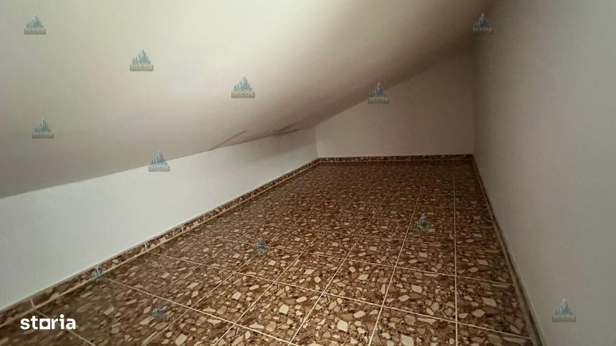 Casă cu 4 camere în Remuș