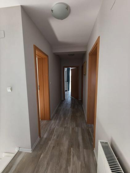 Casă cu 4 camere cu Canalizare în Dumbrăvița