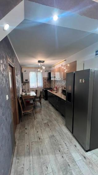 Apartament cu 5 camere, mobilat în Central