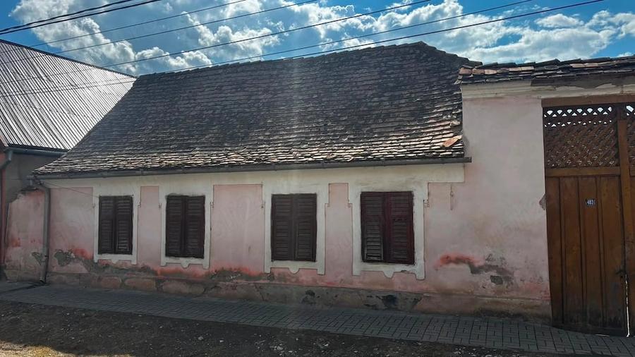 Casă cu 2 camere cu Teren 674 Mp în Șaroș pe Târnave