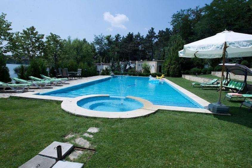 Casă individuală cu 8 camere cu Teren 3000 Mp în Snagov