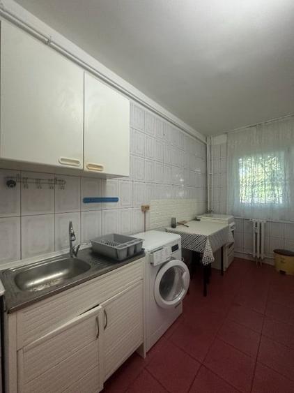 Garsonieră în Vest