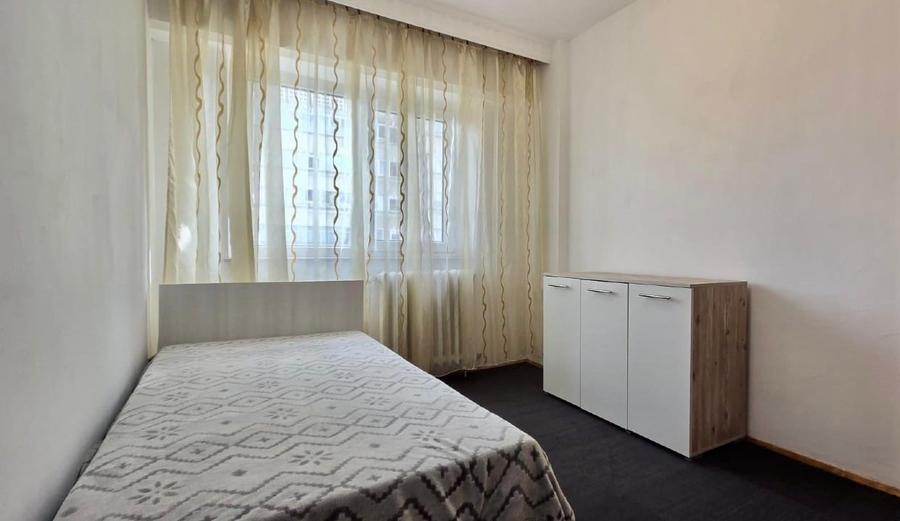 Apartament cu 3 camere decomandat, mobilat în Central