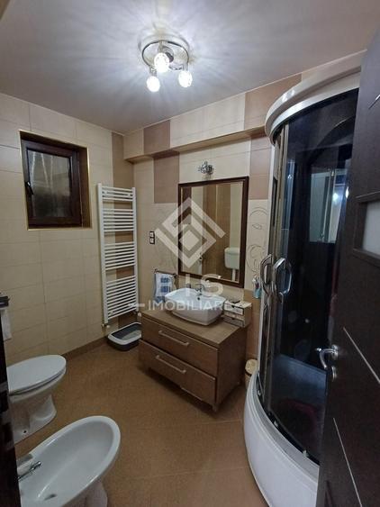 Casă individuală cu 5 camere cu Canalizare în Exterior Sud