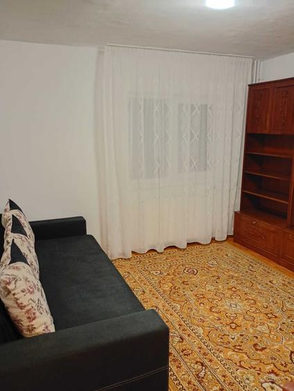 Garsonieră decomandată în Decebal