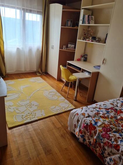 Apartament cu 3 camere decomandat în Nufărul