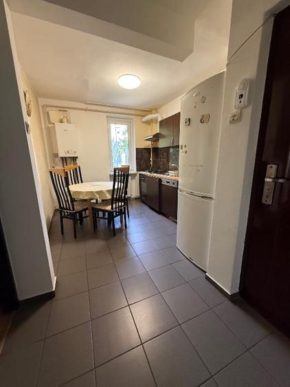 Apartament cu 2 camere semidecomandat, mobilat în Central