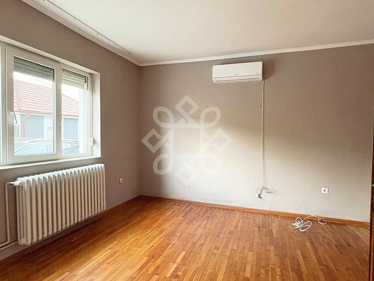 Casă individuală cu 5 camere semidecomandat cu Canalizare în Iosia