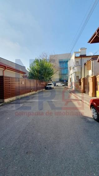 Apartament cu 4 camere semidecomandat, mobilat în Unirii