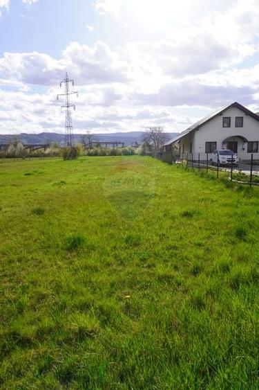 Teren Construcții intravilan de 2505 mp, în Est