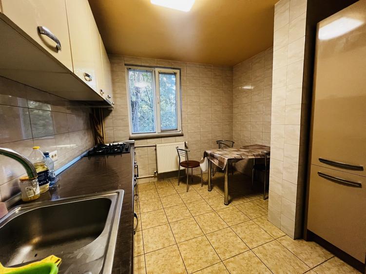 Apartament cu 3 camere decomandat, mobilat în Drumul Taberei