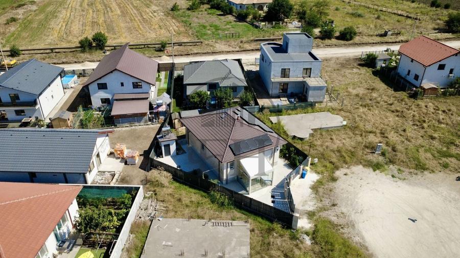 Casă individuală cu 3 camere cu Canalizare în Agigea