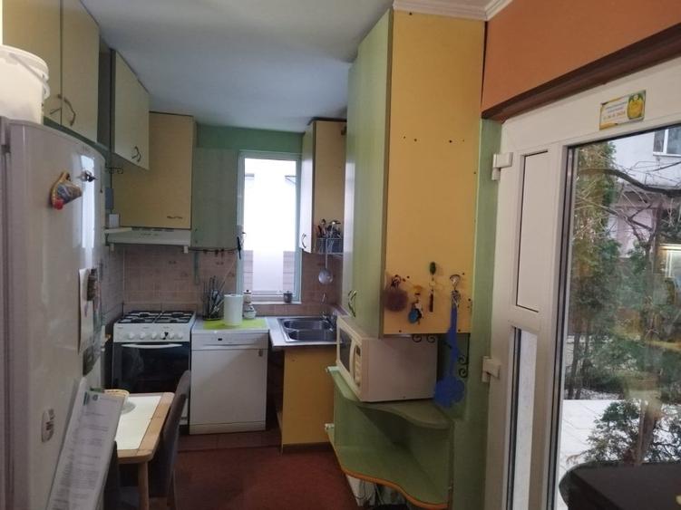 Casă individuală cu 5 camere cu Teren 500 Mp în Podul de Fier