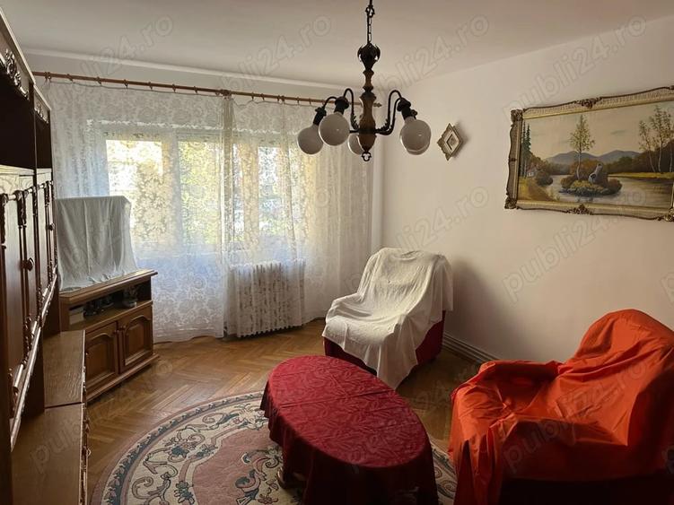 Apartament cu 4 camere decomandat în Central