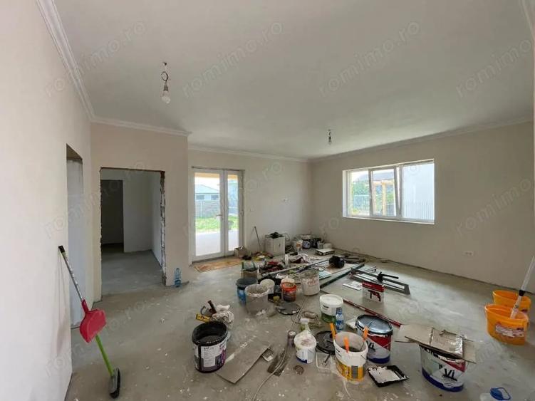 Casă cu 3 camere cu Teren 500 Mp în Ghiroda