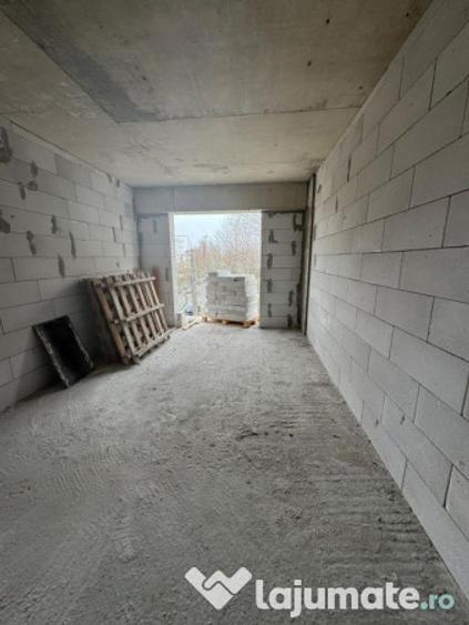 Apartament cu 2 camere decomandat în Abator
