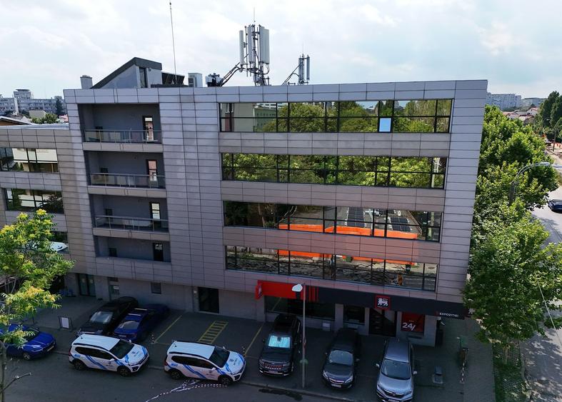 Birou, de 2,300 mp, în Domenii