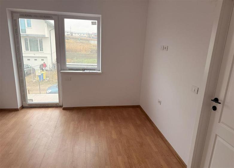 Duplex cu 4 camere cu Teren 260 Mp în Lisaura