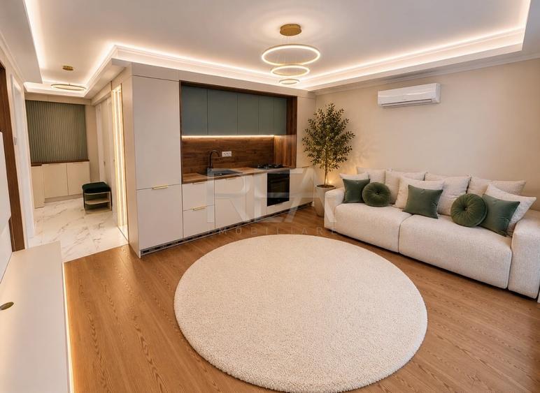 Apartament cu 3 camere decomandat, mobilat în P-ța Unirii