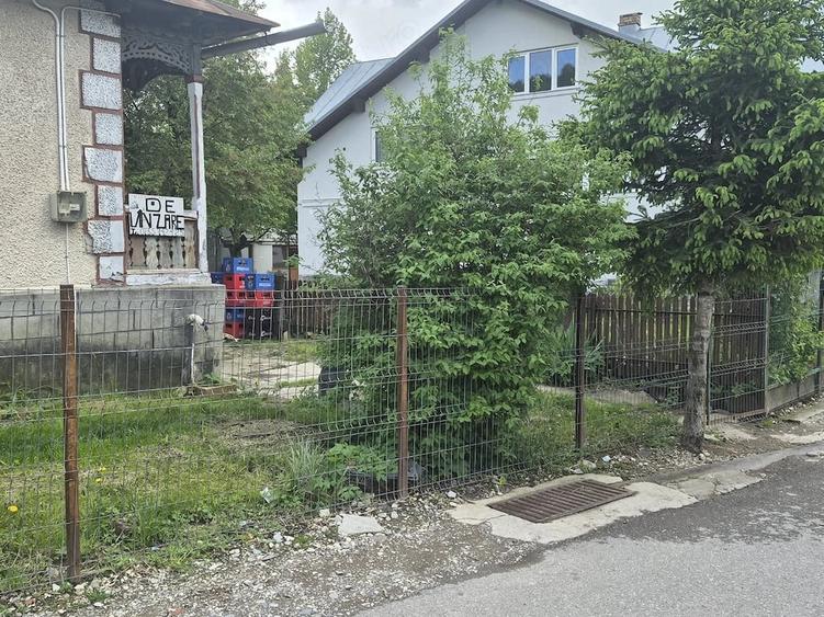 Casa batraneasca si o anexa suprafata de 589 mp patrati de vanzare Comarnic - 2