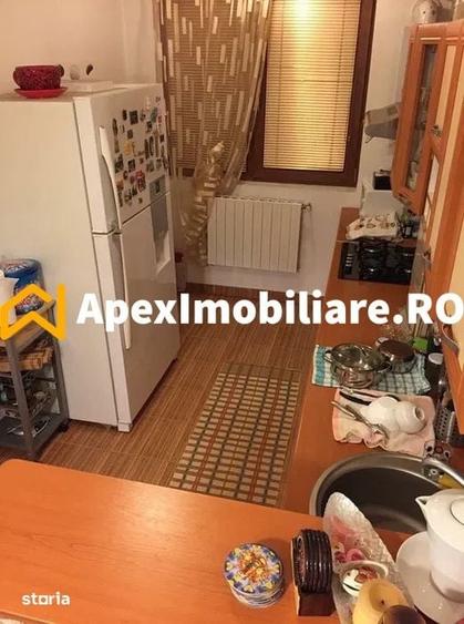 Apartament cu 3 camere semidecomandat în Central