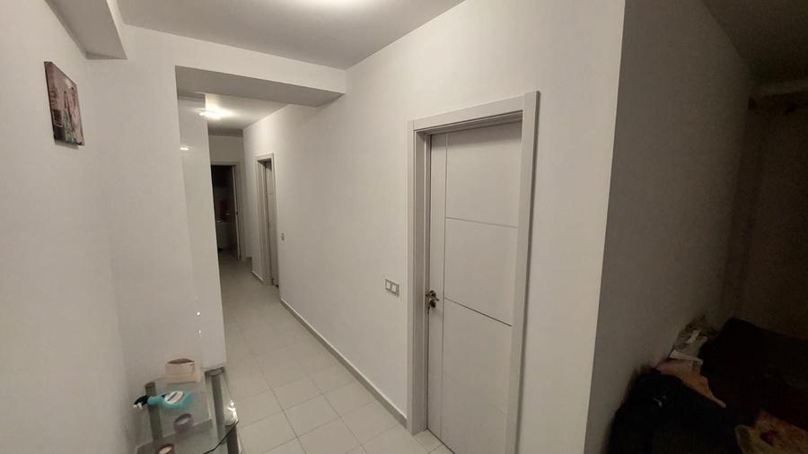 Apartament cu 3 camere decomandat în Păcii