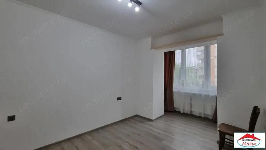 Apartament cu 3 camere în Micro 16