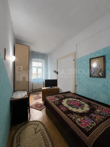 Apartament cu 3 camere decomandat în Schei