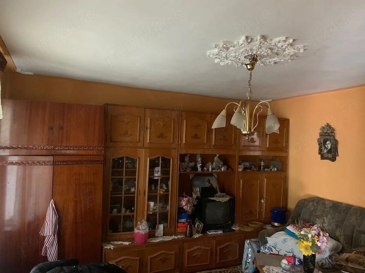 Casă cu 6 camere cu Teren 1900 Mp în Nana