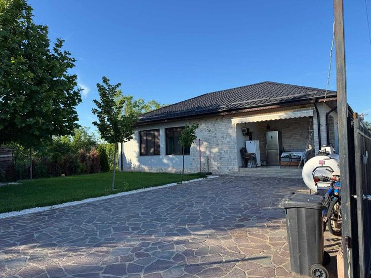 Casă cu 4 camere cu Teren 420 Mp în Poroschia