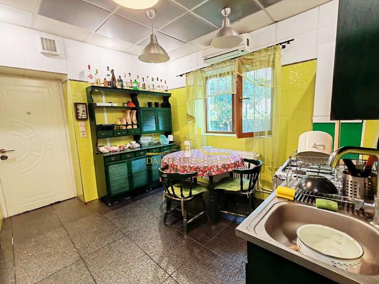 Apartament cu 3 camere semidecomandat, mobilat în Între Lacuri
