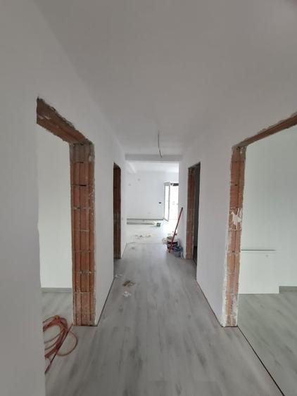 Duplex cu 3 camere cu Canalizare în Sânandrei