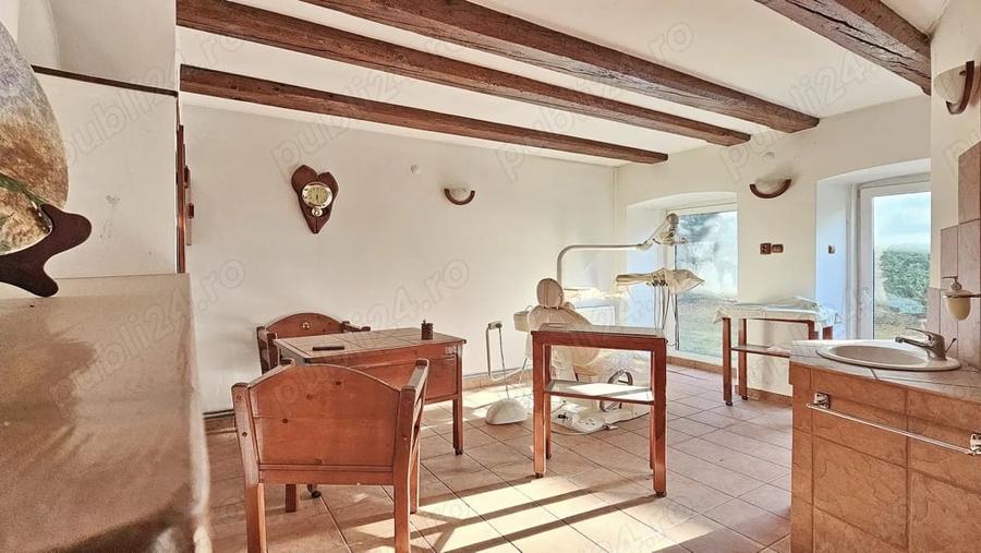 Casă cu 6 camere cu Teren 1500 Mp în Cristian
