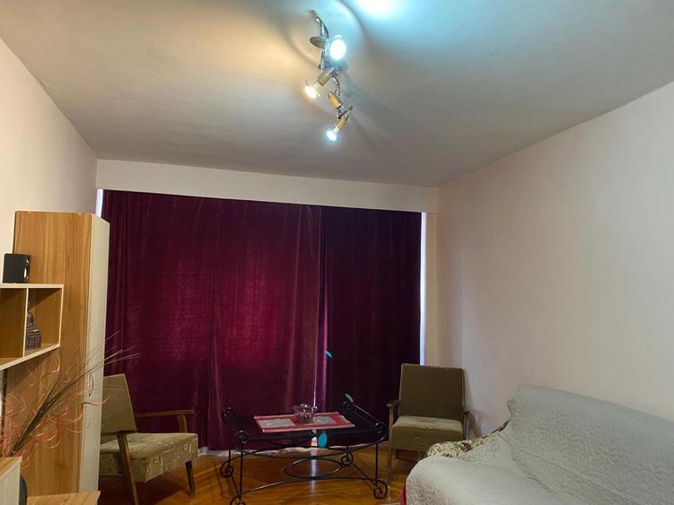 Apartament cu 4 camere decomandat în Mărăști