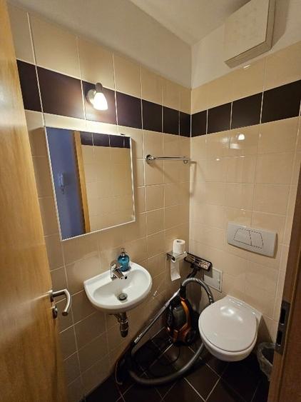 Apartament cu 3 camere semidecomandat, mobilat în Central