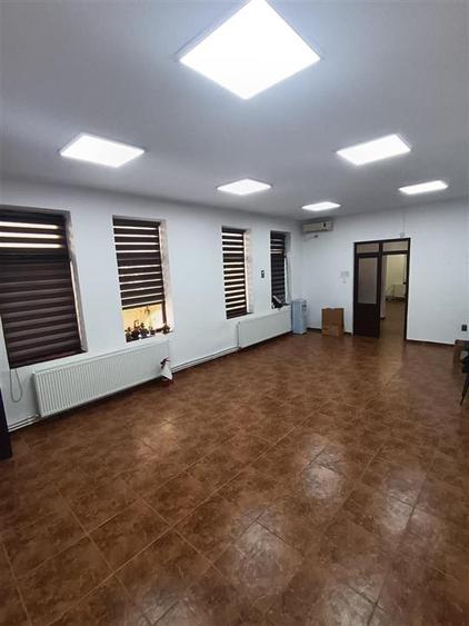 Casă individuală cu 3 camere cu Canalizare în Central